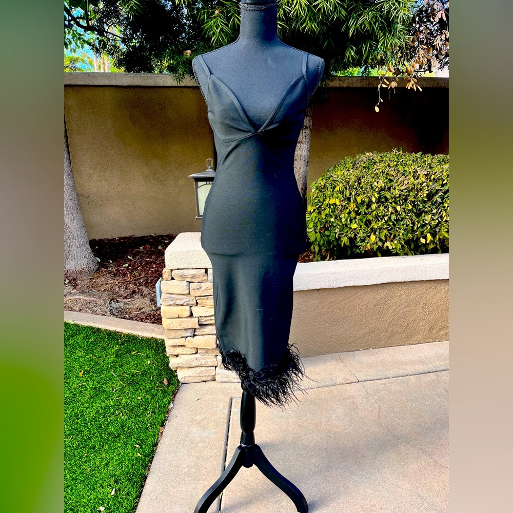 Black feather trim dress small stretchy - Picture 3 of 6